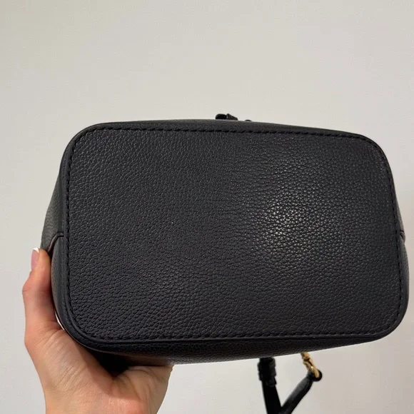 Marc Jacobs Lock That Bucket Bag - Picture 7 of 7